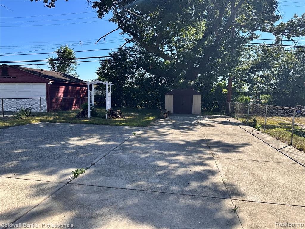 21376 Mitchelldale Avenue, Ferndale, MI 48220 — Photo 13