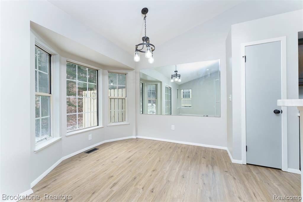 886 Whisperwood Trail, Fenton, MI 48430 — Photo 5