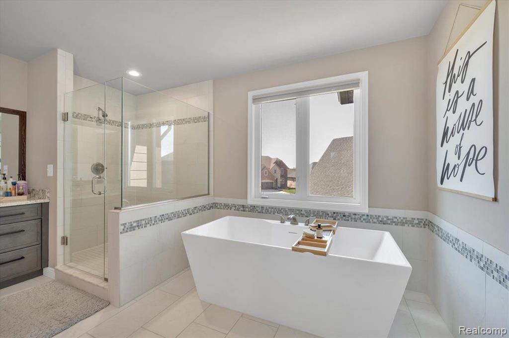 49905 MAJESTIC Drive N, Macomb, MI 48044 — Photo 15
