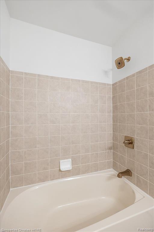 8204 Alexa Drive, Commerce Twp, MI 48390 — Photo 25
