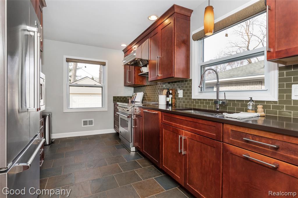 702 Orchard View Drive, Royal Oak, MI 48073 — Photo 7