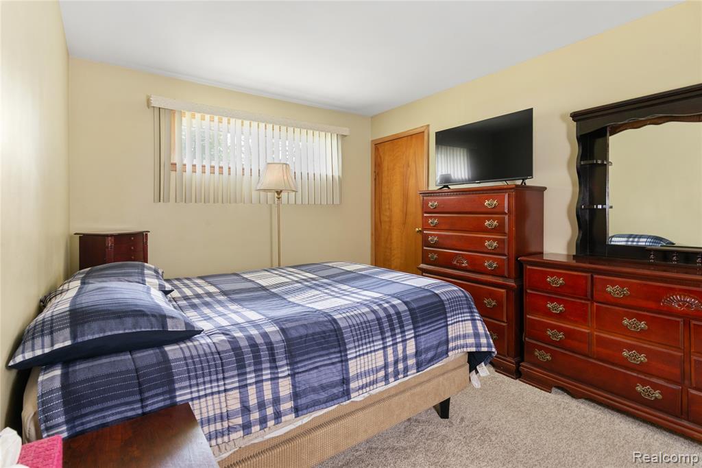 190 Rustic Circle, White Lake, MI — Photo 12