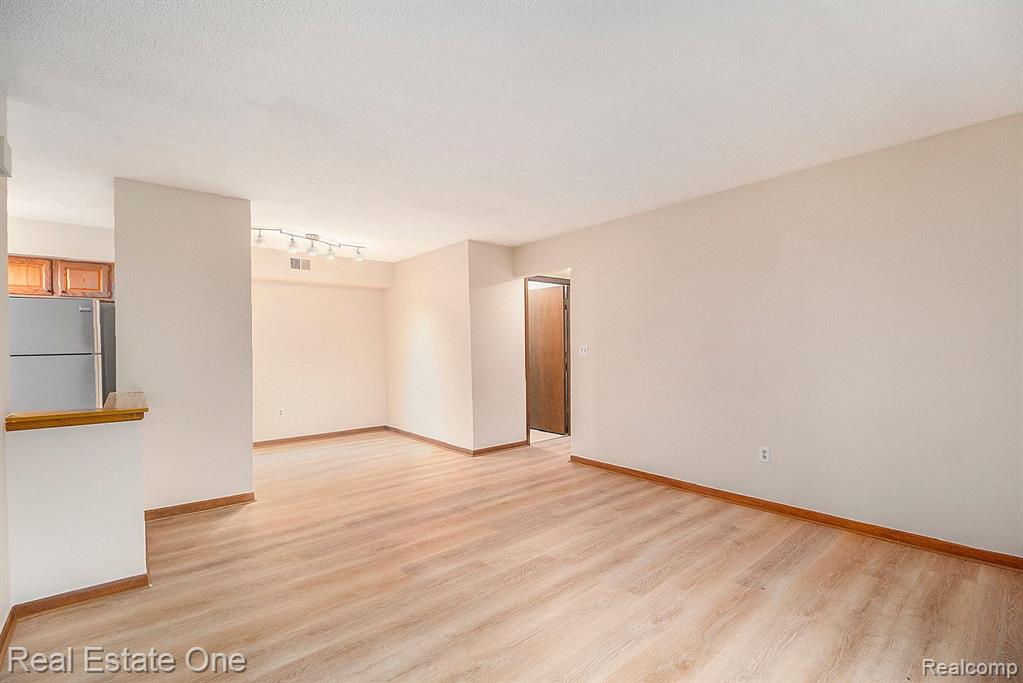 232 PINEWOOD Drive, Plymouth, MI 48170 — Photo 6