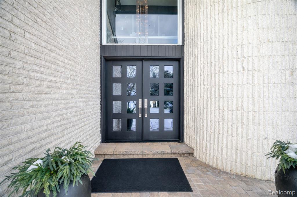 5292 Pond Bluff Drive, West Bloomfield, MI 48323 — Photo 6