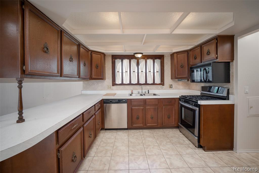 42929 Versailles Road, Canton, MI 48187 — Photo 10