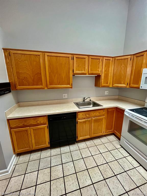 31160 Country Way, Farmington Hills, MI 48331 — Photo 14