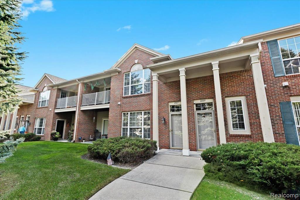 2209 SARATOGA Boulevard, Walled Lake, MI 48390 — Photo 2