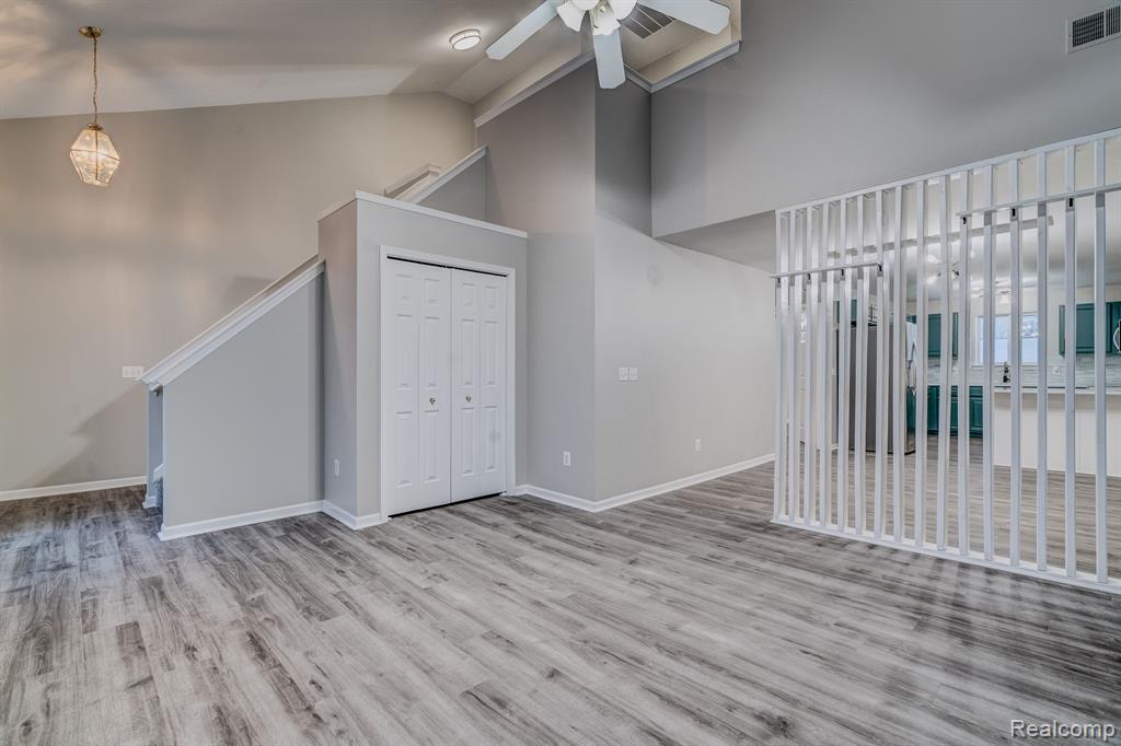 1111 FOUNTAIN VIEW Circle, South Lyon, MI 48178 — Photo 4