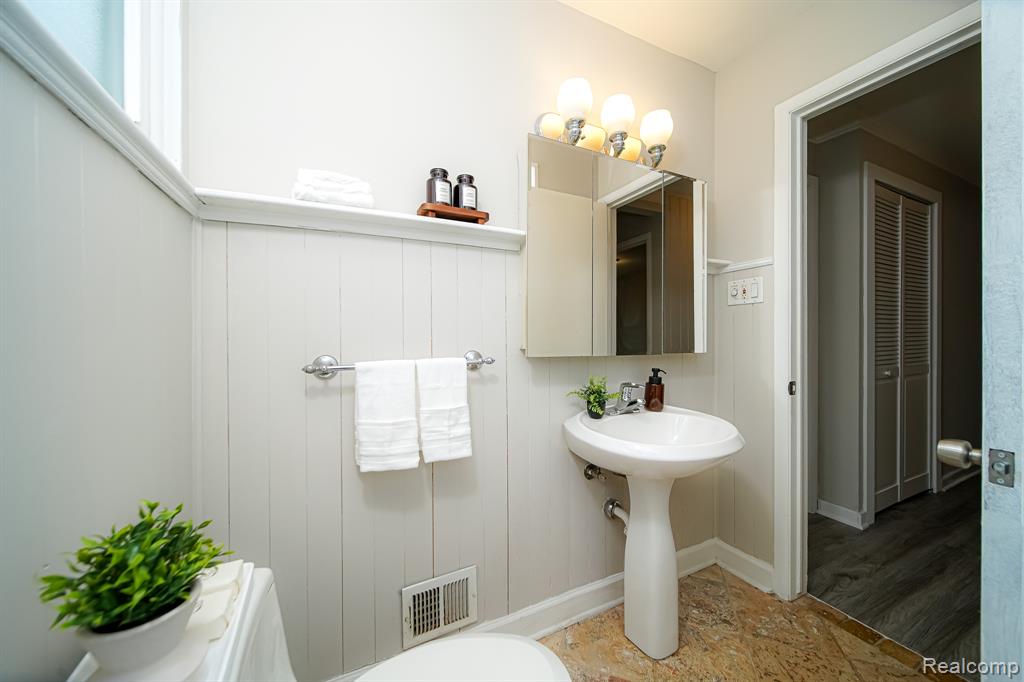 30644 HAYES Road, Roseville, MI 48066 — Photo 46