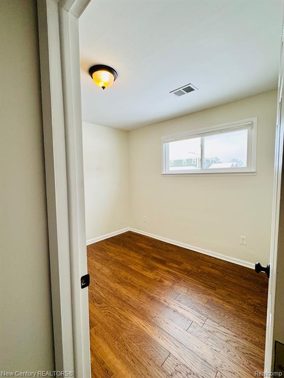 4327 Hampton Blvd, Royal Oak, MI 48073 — Photo 13