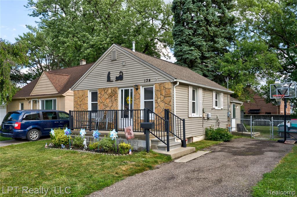 134 Chopin Street, Troy, MI 48083