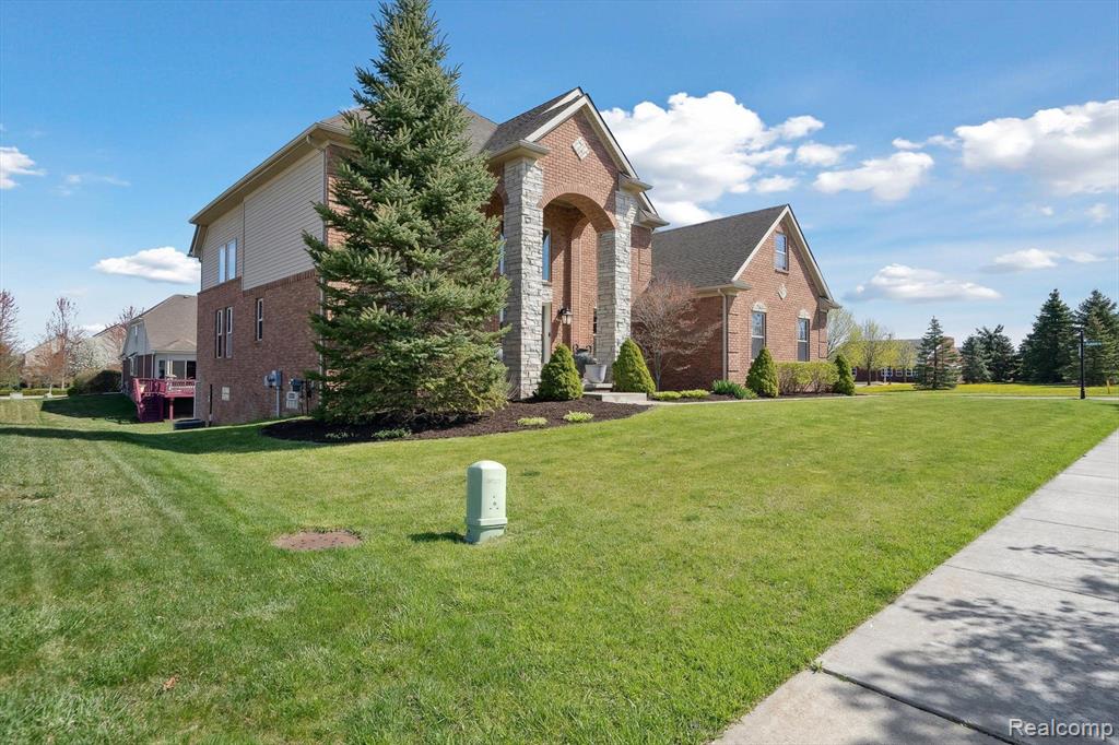 54210 BIRCHWOOD Drive, South Lyon, MI 48178 — Photo 3