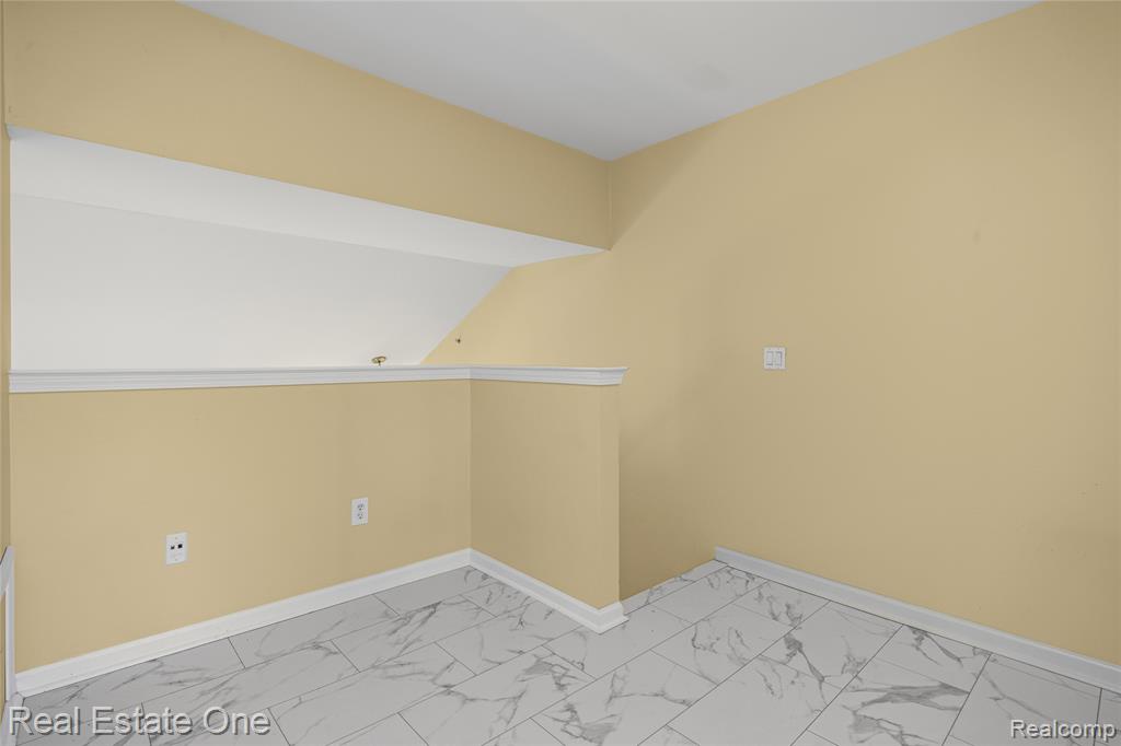 160 Sandy Lane, Walled Lake, MI 48390 — Photo 42