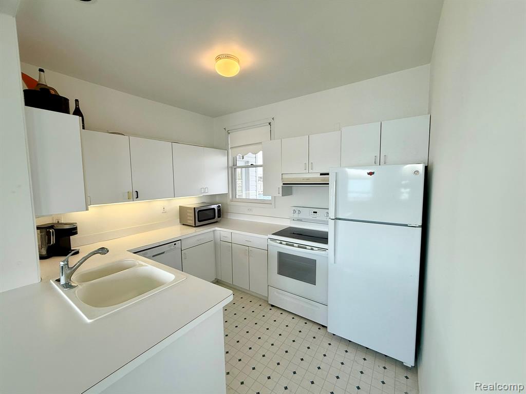 9963 S Channel Dr, MI 48028 — Photo 16