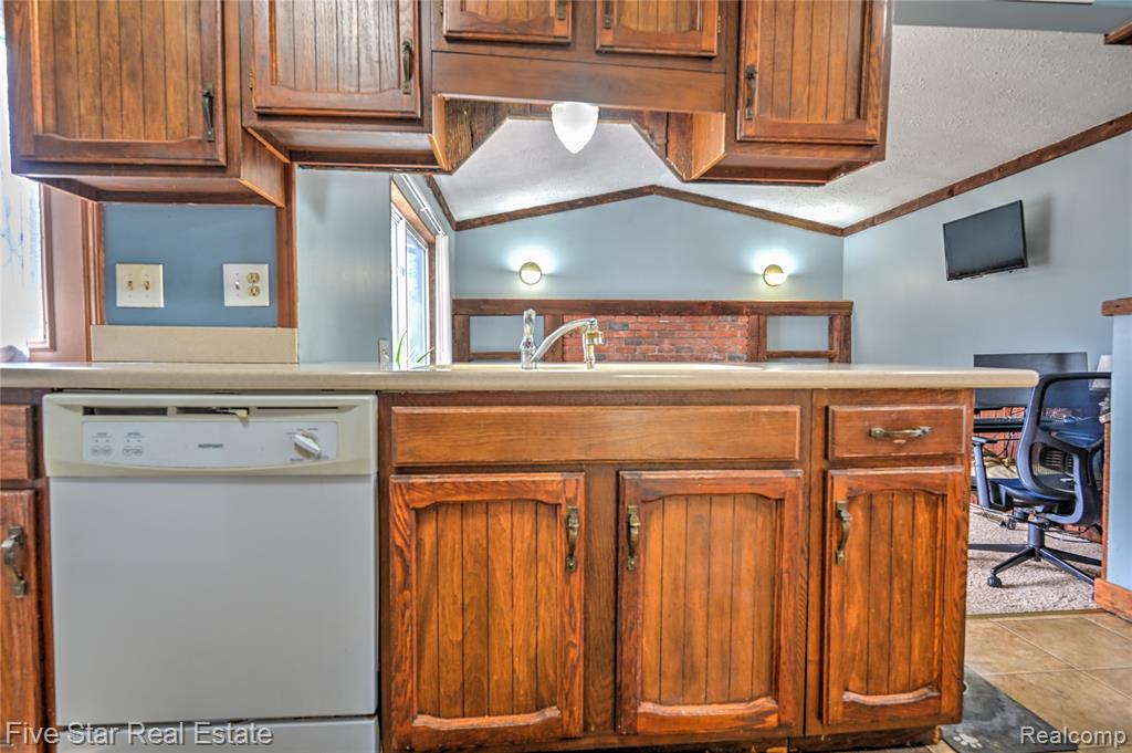 12335 Big Lake Road, Davisburg, MI 48350 — Photo 13