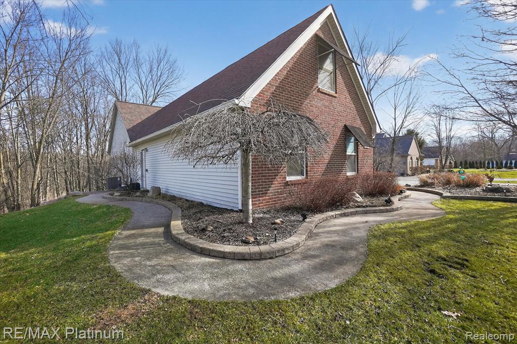 2206 Moorlands View, Howell, MI 48855 — Photo 33