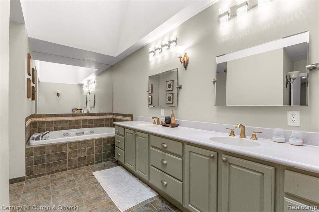 5 Timberlane Court, Dearborn, MI 48126 — Photo 27