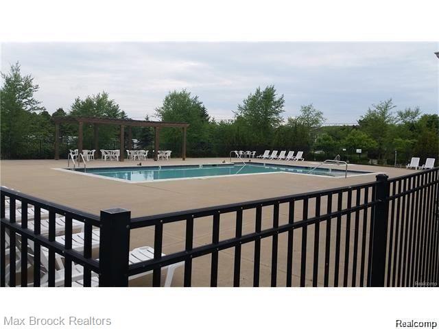 16211 ADDINGTON Drive, 192, Commerce Twp, MI 48390 — Photo 6
