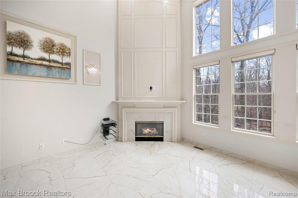 7083 Chatham Court, West Bloomfield, MI — Photo 32