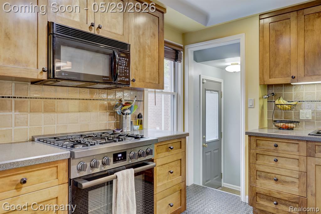 10074 Lincoln Drive, Huntington Woods, MI — Photo 19