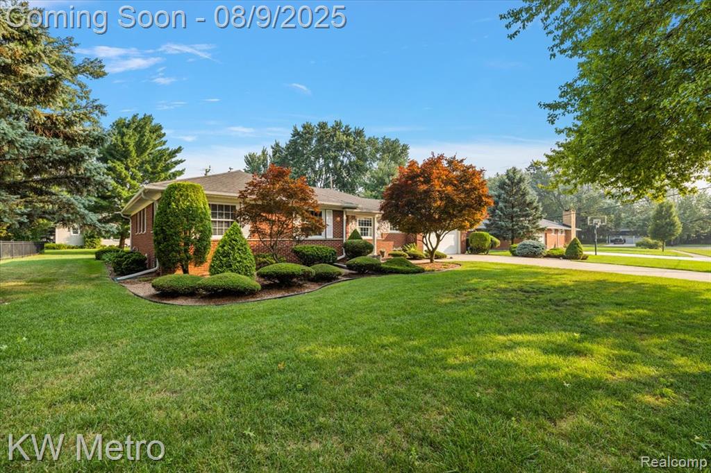 18241 Dunblaine Avenue, Beverly Hills, MI 48025 — Photo 4