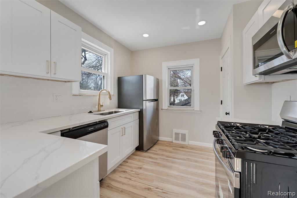 917 N Perry Street, Pontiac, MI 48340 — Photo 14