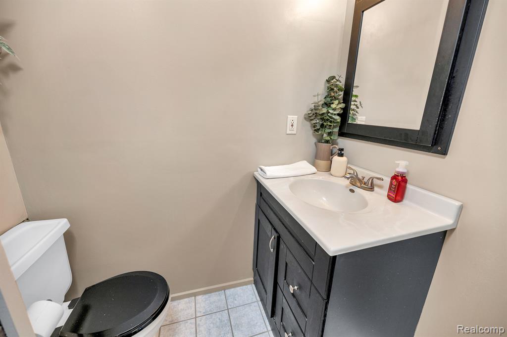 6665 LAURELTON, Clarkston, MI — Photo 49