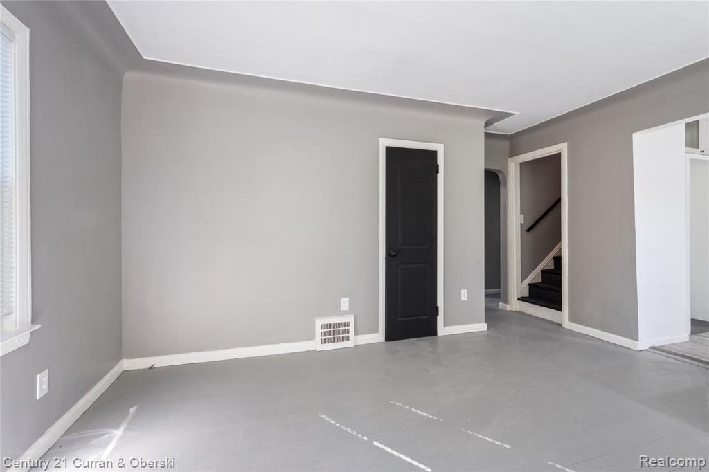18933 Kenosha Street, Harper Woods, MI 48225 — Photo 5
