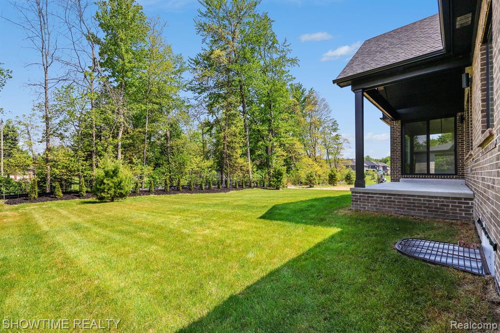 11695 ENCORE Drive, Utica, MI 48315 — Photo 31