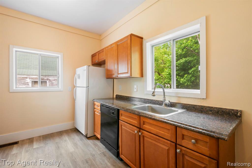 50 Henderson Street, Pontiac, MI 48341 — Photo 3