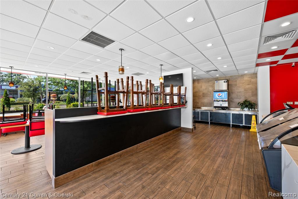 32704 Grand River Avenue, Farmington, MI, 48336