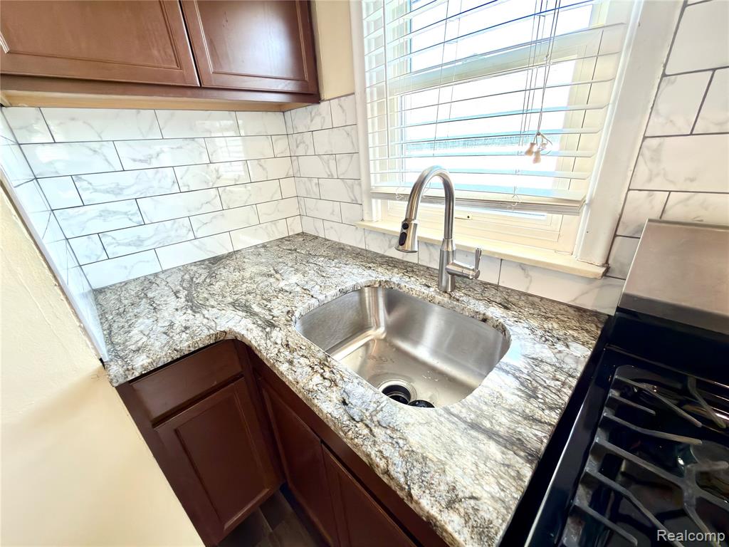 14257 MULBERRY Street, Southgate, MI 48195 — Photo 7