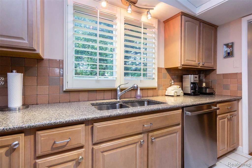 5423 HAUSER Way, West Bloomfield, MI 48323 — Photo 19