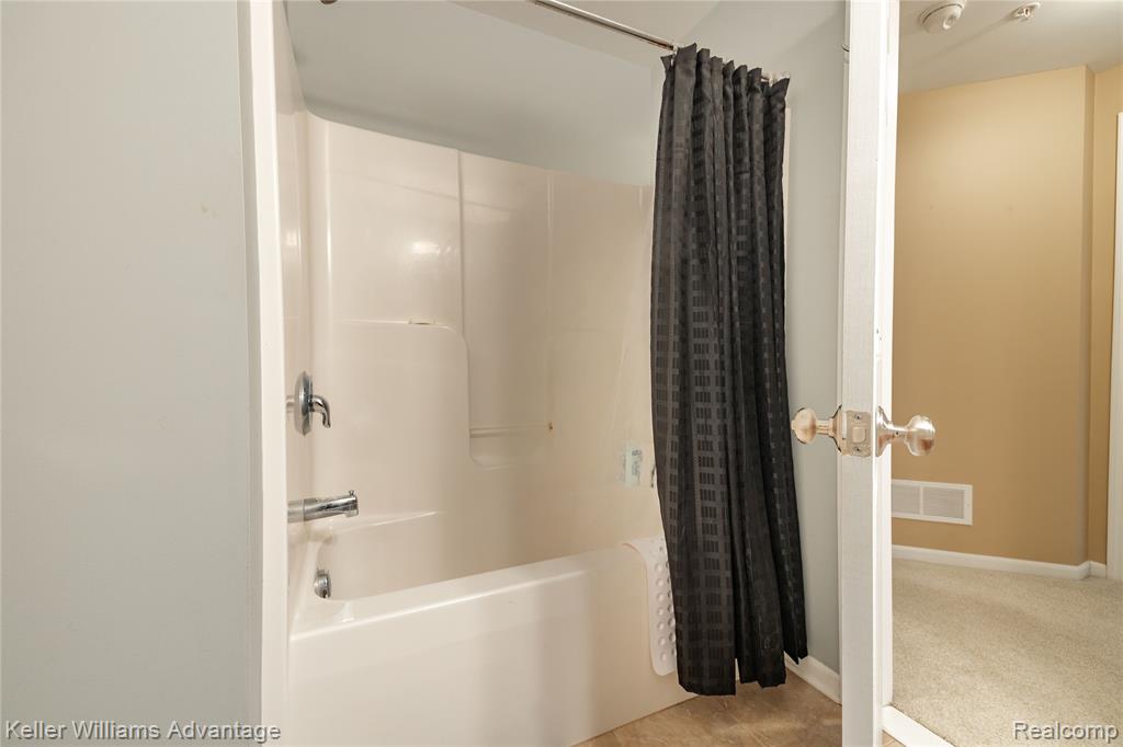 921 E Summerfield Glen Circle, Ann Arbor, MI 48103 — Photo 23