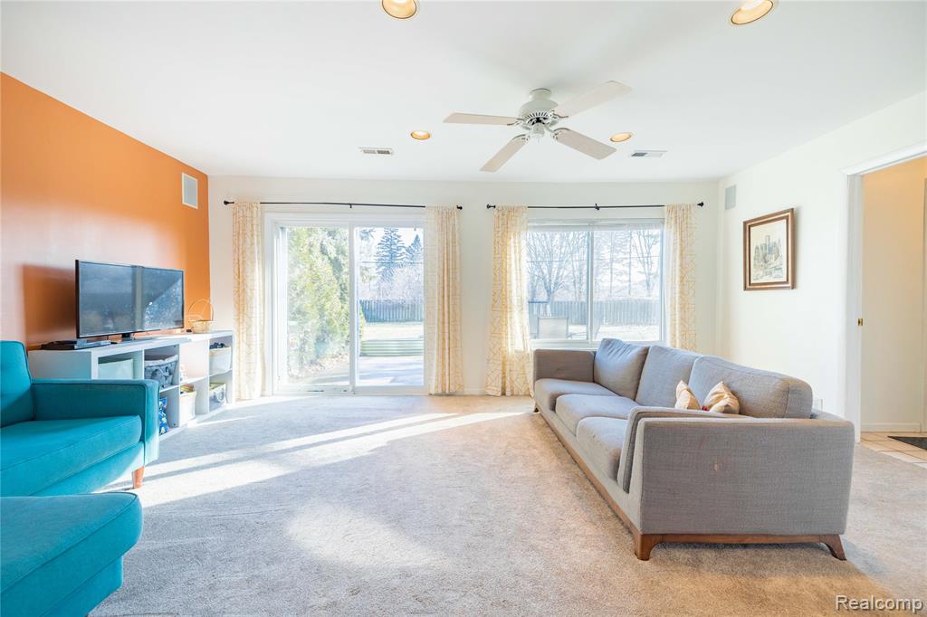 907 Huntclub Boulevard, Auburn Hills, MI 48326 — Photo 29