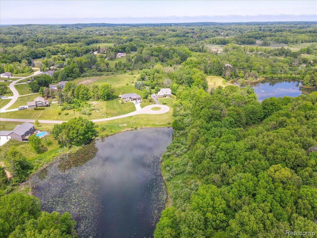 715 ORCHARD RIDGE Court, Ortonville, MI 48462 — Photo 35