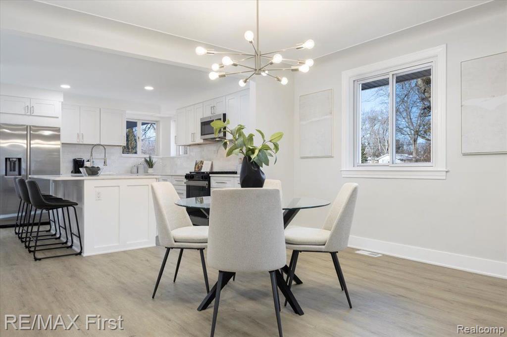532 NICHOLS Road, Auburn Hills, MI 48326 — Photo 12