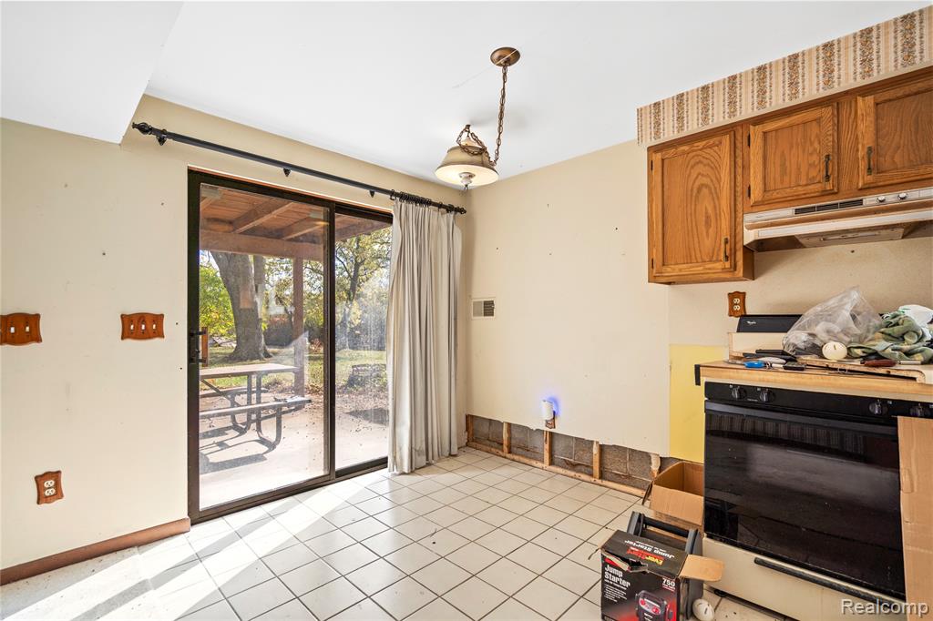 6675 Langtoft Street, West Bloomfield, MI 48324 — Photo 12