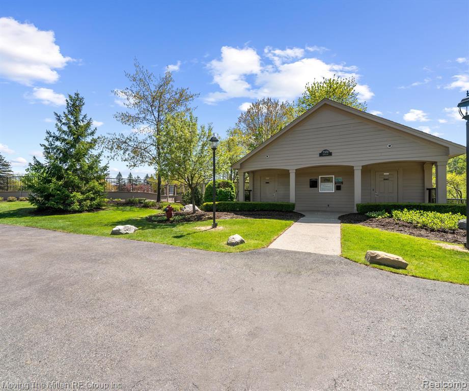 7127 Danbrooke Court, West Bloomfield, MI, 00000