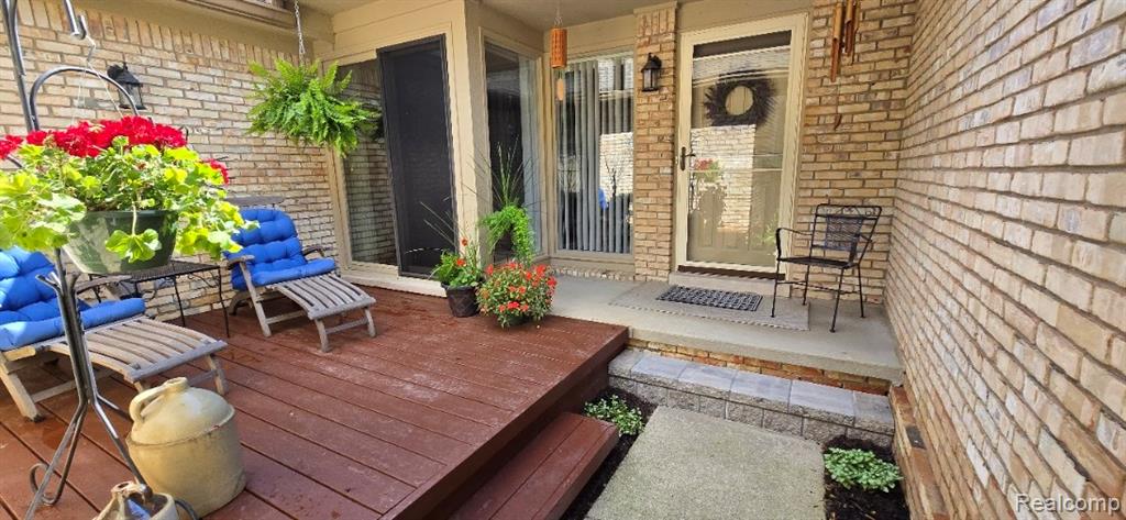 43103 W Kirkwood Drive, Clinton Twp, MI 48038 — Photo 2