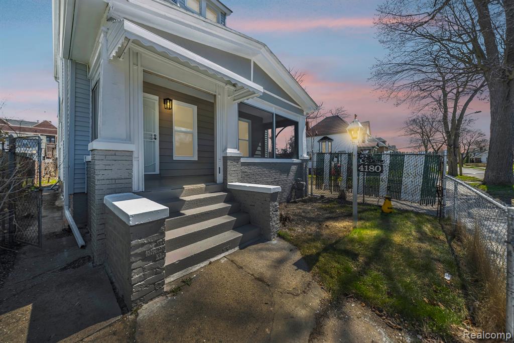 4180 SEMINOLE Street, Detroit, MI 48214 — Photo 34