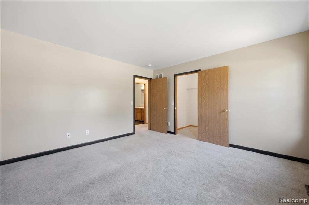 879 Barren Oaks Drive, Pontiac, MI 48341 — Photo 22
