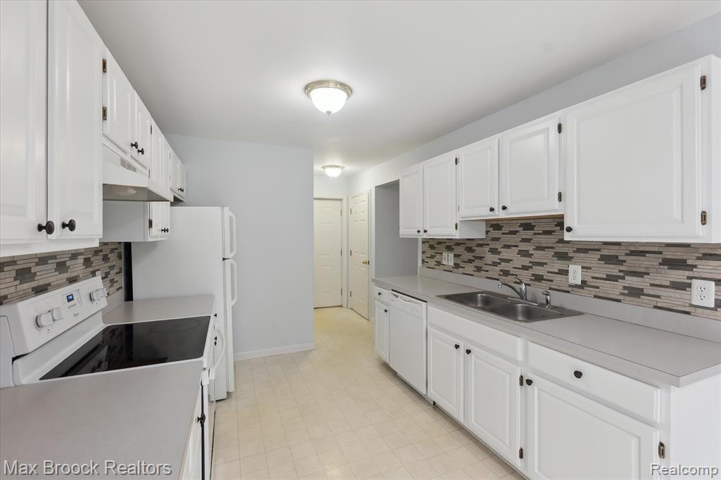 1158 Bay Court, Holly, MI 48442 — Photo 6