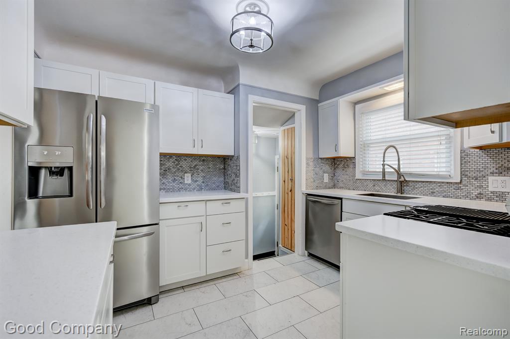 464 MORAN Road, Grosse Pointe Farms, MI 48236 — Photo 11