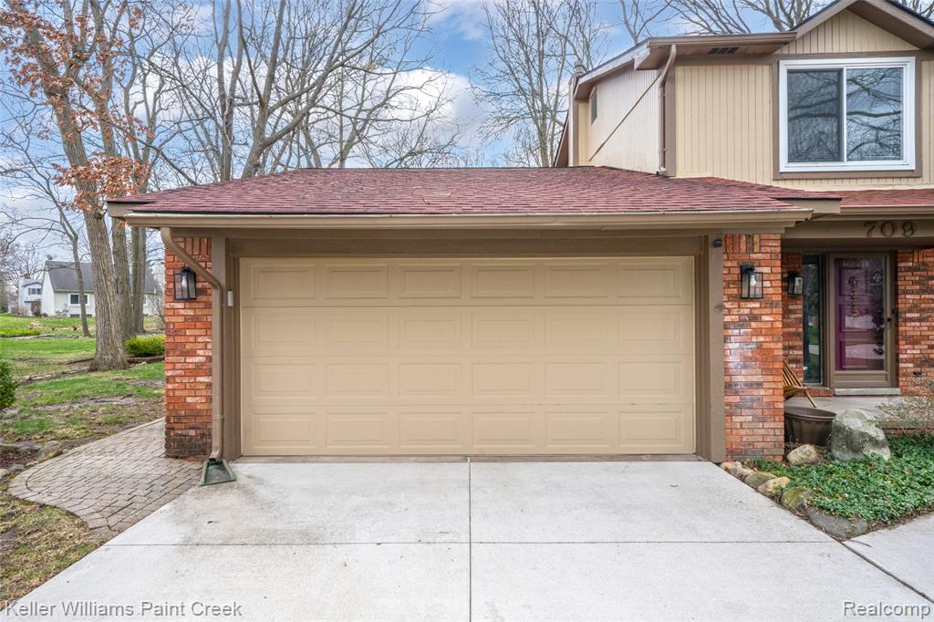 709 Denham Lane, Rochester Hills, MI 48307 — Photo 25