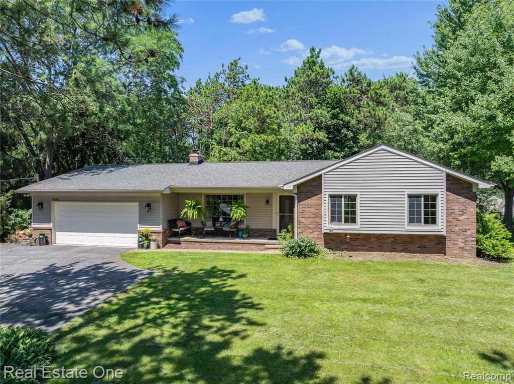 5223 Red Fox Drive, Brighton, MI 48114 — front exterior