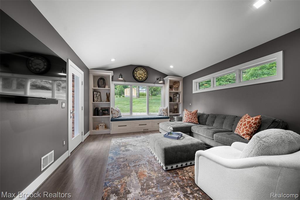 6907 W Knollwood Circle, West Bloomfield, MI — Photo 13