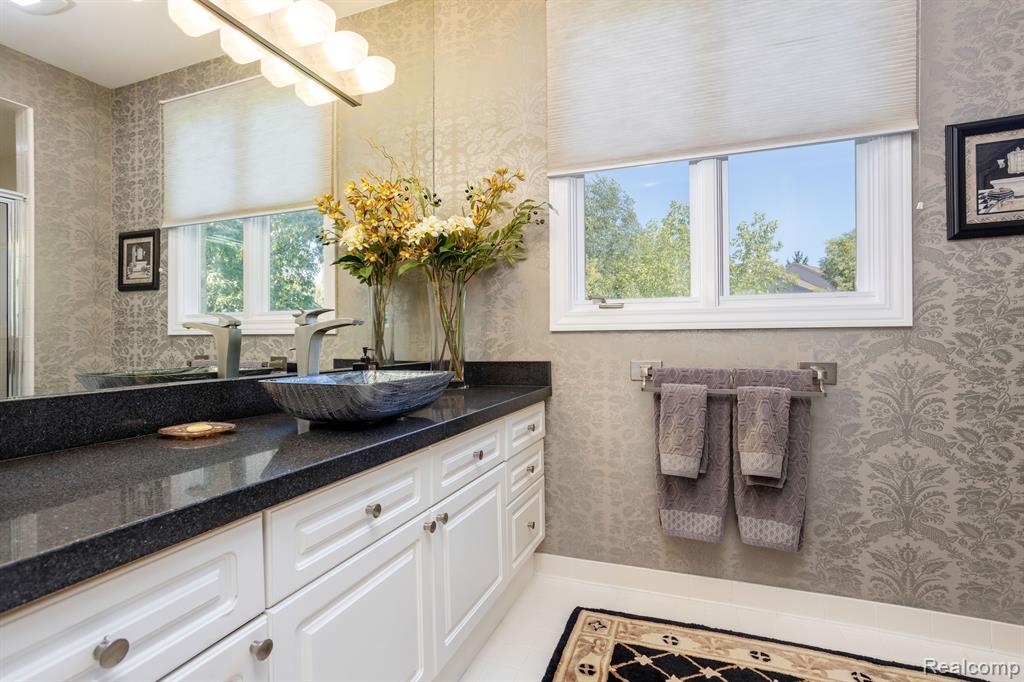 5130 OAKBROOKE Drive, West Bloomfield, MI 48323 — Photo 22