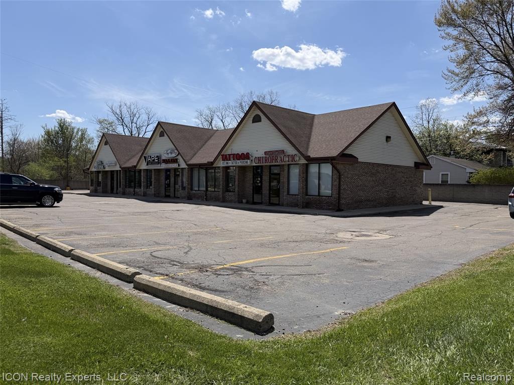 6451 Rochester Rd, Troy, MI 48085 — Photo 5
