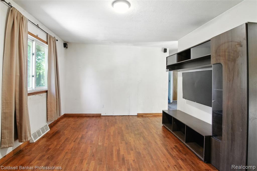 5567 Eldridge Drive, Waterford, MI 48327 — Photo 10